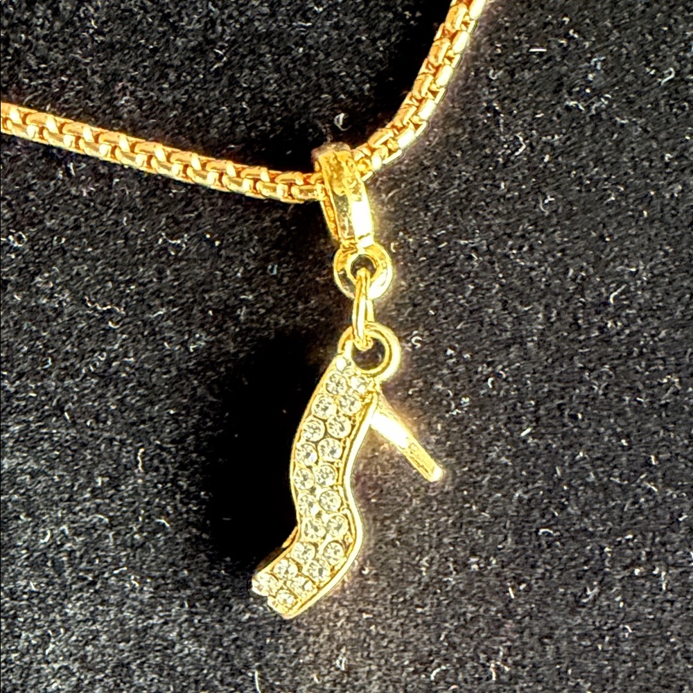 Elegant Effy 24” Gold Charm Necklace with 12 gold pendant charms. New in box. - Picture 12 of 16